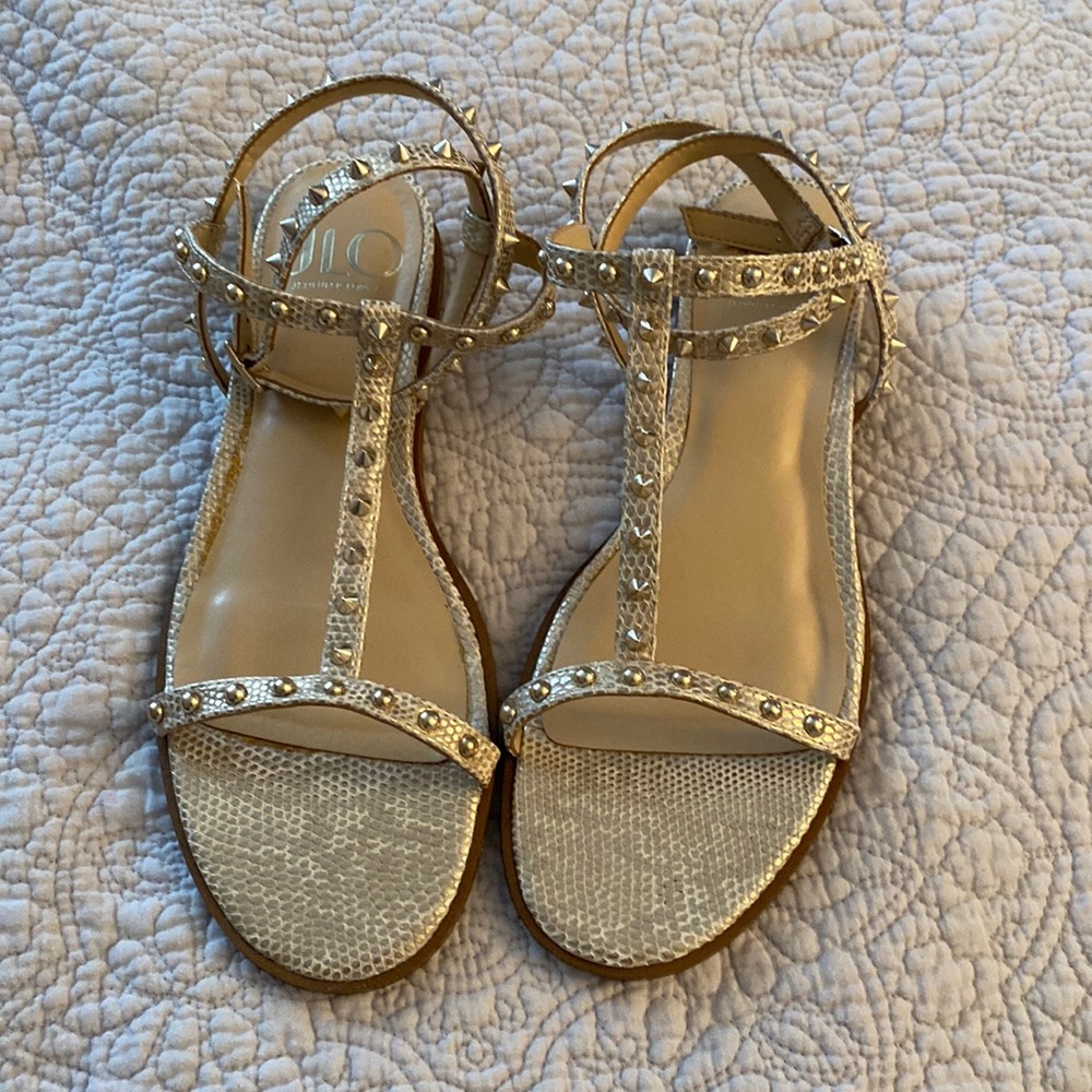 Jennifer Lopez gold sandal